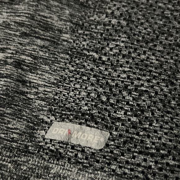 Women’s athletic top - Picture 4 of 4